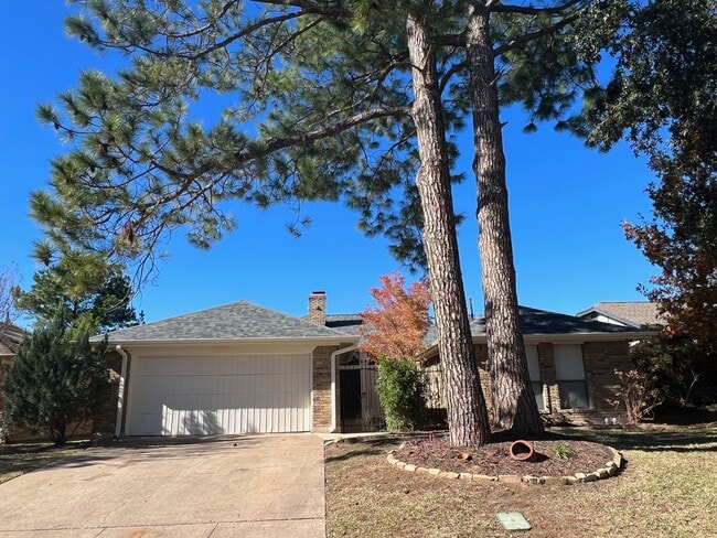 4910 Millsprings Ct in Arlington, TX - Building Photo - Building Photo