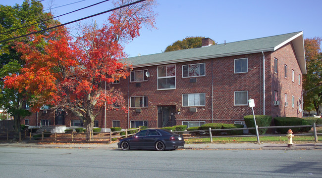 71-81 Pond St in Quincy, MA - Building Photo - Building Photo