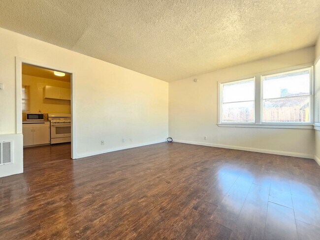 433 S Richmond Rd in Ridgecrest, CA - Building Photo - Building Photo