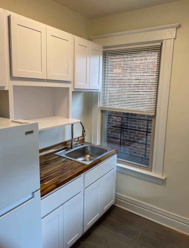 1564 Chase Ave, Unit 4 in Cincinnati, OH - Building Photo - Building Photo