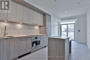 6 Greenbriar Rd in Toronto, ON - Building Photo