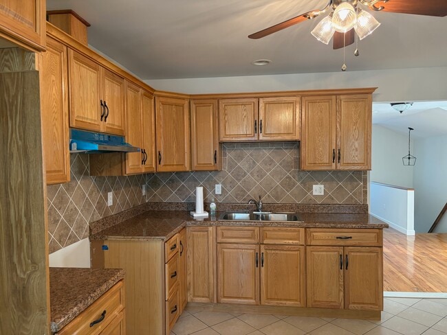 3 Cottage St, Unit 2nd floor in Danbury, CT - Foto de edificio - Building Photo