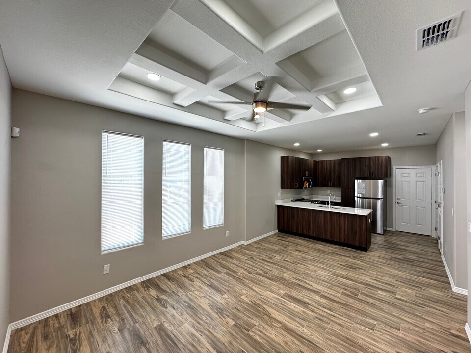 4008 La Vista Ave, Unit 1 in McAllen, TX - Building Photo