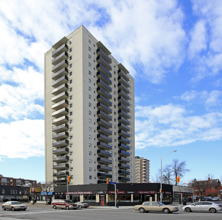 Harbourview Apartments in Mississauga, ON - Building Photo