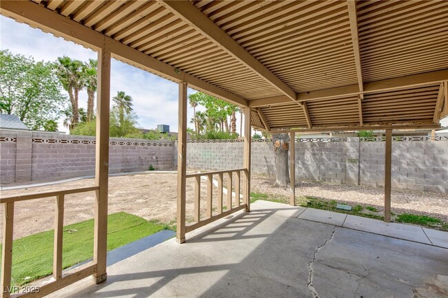 1915 E Hacienda Ave in Las Vegas, NV - Foto de edificio - Building Photo