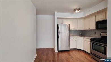 1412 Faulkner Ct in Mahwah, NJ - Building Photo - Building Photo