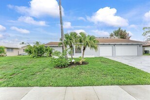 6031 NW 4th Ave in Boca Raton, FL - Building Photo