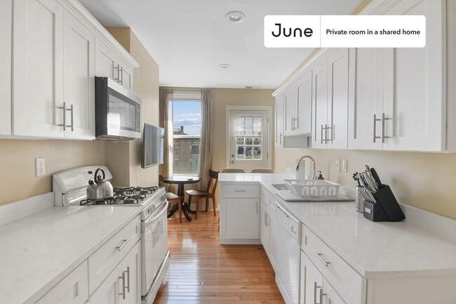 Room in Shared 4 bed/1 bath home, Unit C in Boston, MA - Building Photo - Building Photo
