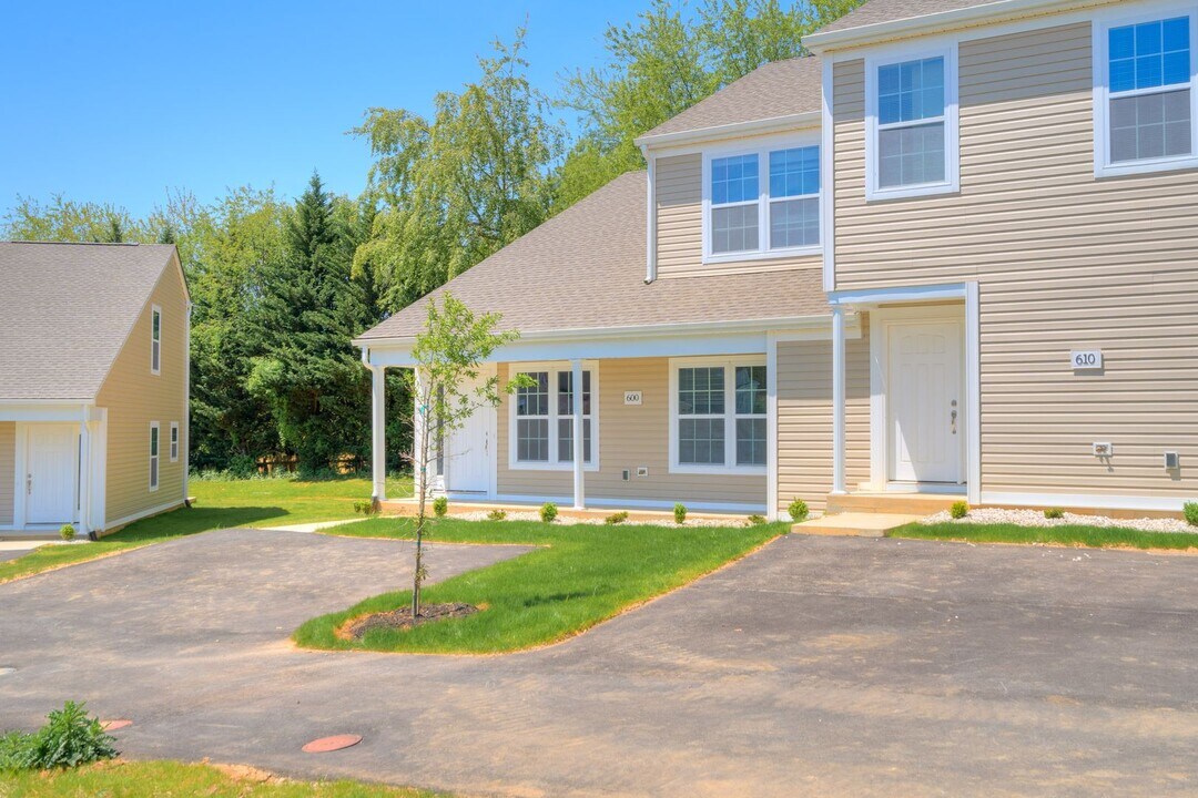 625 Pin Oak Dr NW in Christiansburg, VA - Building Photo