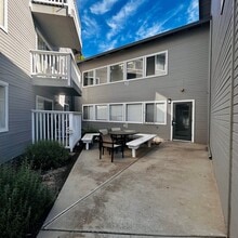 La Loma Senior Apartments in Modesto, CA - Foto de edificio - Building Photo