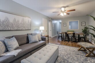 8327 Lowell Ave in Overland Park, KS - Building Photo - Building Photo