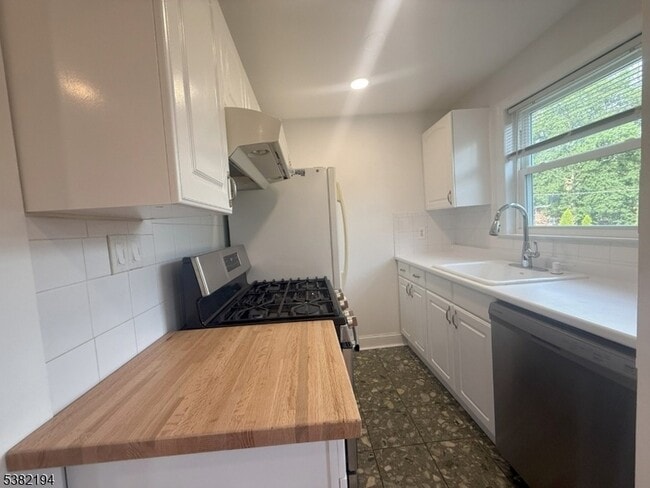 747 Linden Ave, Unit 2 in Rahway, NJ - Foto de edificio - Building Photo