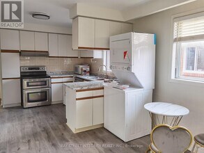 108 Bowhill Crescent in Toronto, ON - Building Photo - Building Photo