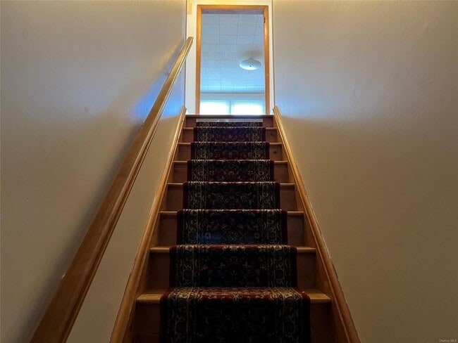 2 Dogwood Ln, Unit 2 in Glen Cove, NY - Foto de edificio - Building Photo