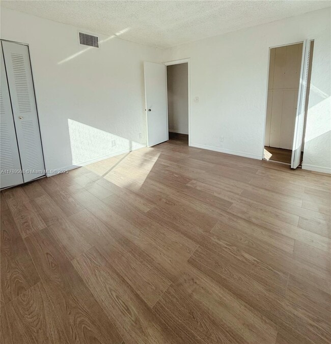 property at 2106 Sherwood Forest Blvd
