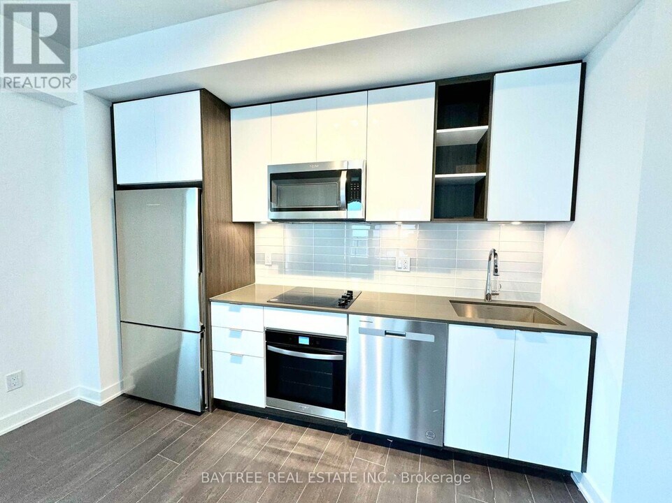 543 Richmond St W in Toronto, ON - Building Photo