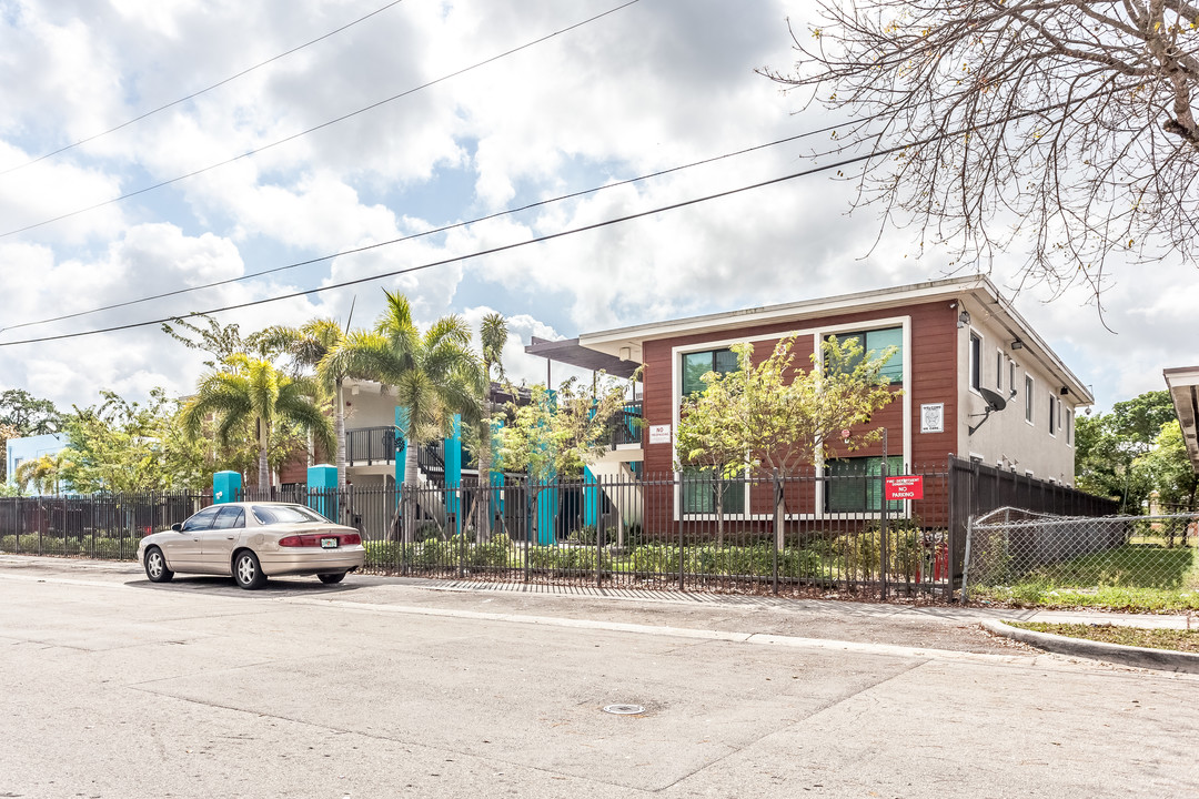 2070 Lincoln Ave in Opa Locka, FL - Building Photo