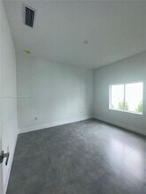 2423 NW 23rd Ln in Fort Lauderdale, FL - Building Photo - Building Photo