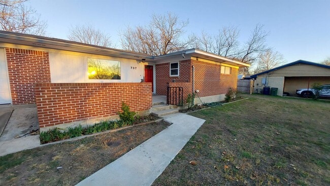 707 Lewis Dr in Burnet, TX - Building Photo - Building Photo