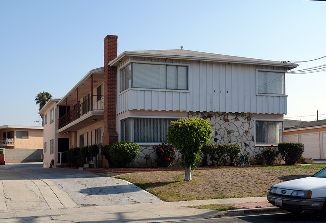 213 E Ivy Ave in Inglewood, CA - Building Photo - Building Photo