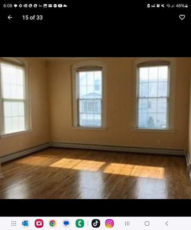1058 Pleasant St in Fall River, MA - Foto de edificio - Building Photo
