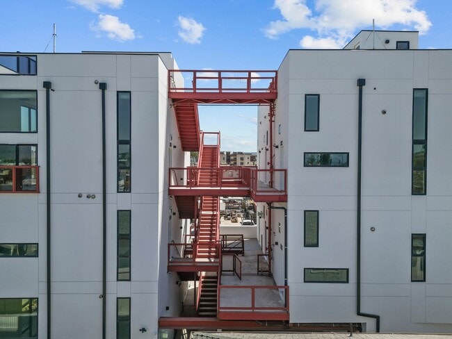 5617 Klump Ave in Los Angeles, CA - Building Photo - Building Photo