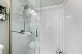 324 E 35th St in New York, NY - Building Photo - Building Photo