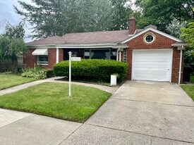 21521 Benjamin St in St Clair Shrs, MI - Building Photo