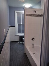 229 Church St, Unit #3 in Phoenixville, PA - Foto de edificio - Building Photo