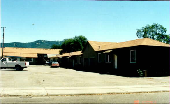 420 S Franklin St in Cloverdale, CA - Building Photo - Building Photo