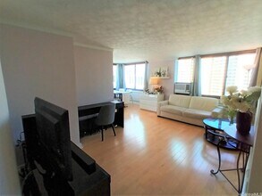 343 Hobron Ln in Honolulu, HI - Building Photo - Building Photo