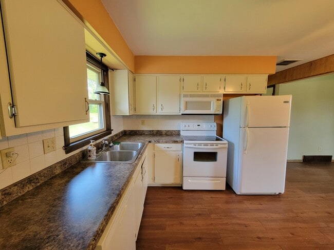 205 Sharon St in Darien, WI - Building Photo - Building Photo