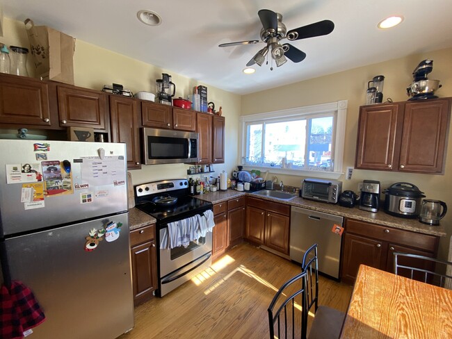 39 Gorham St, Unit 1 in Somerville, MA - Building Photo - Building Photo