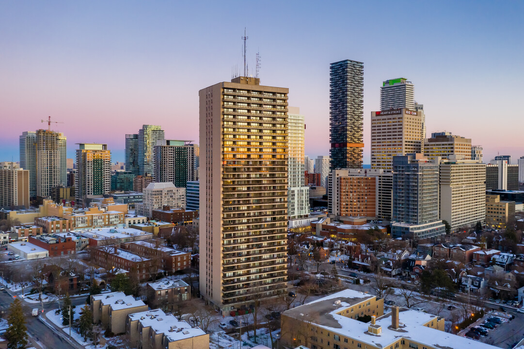 Parkview Residences in Toronto, ON - Building Photo