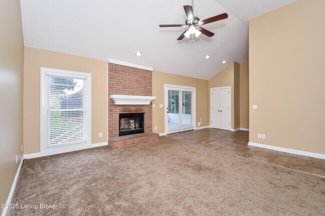 1200 Goshen Ln in Goshen, KY - Building Photo - Building Photo