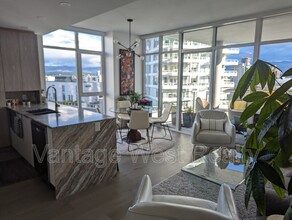 1151 Sunset Dr in Kelowna, BC - Building Photo - Building Photo