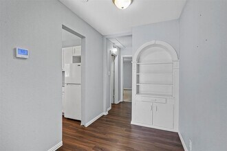 210 W Willingham St in Cleburne, TX - Foto de edificio - Building Photo