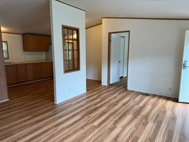 5200 John Hall Rd in Knoxville, TN - Foto de edificio - Building Photo