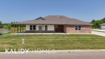 206 Olde Ml Ct in Jones, OK - Building Photo
