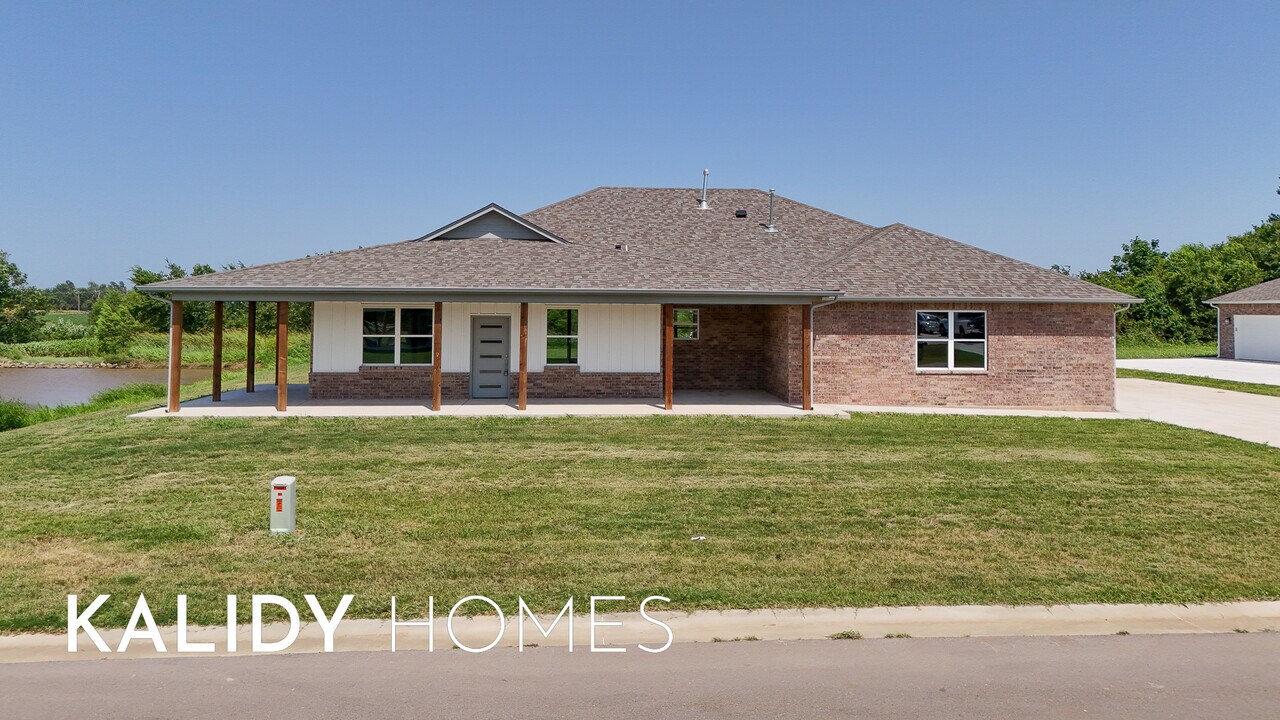 206 Olde Ml Ct in Jones, OK - Building Photo