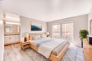 3815 Harrison St in Oakland, CA - Building Photo