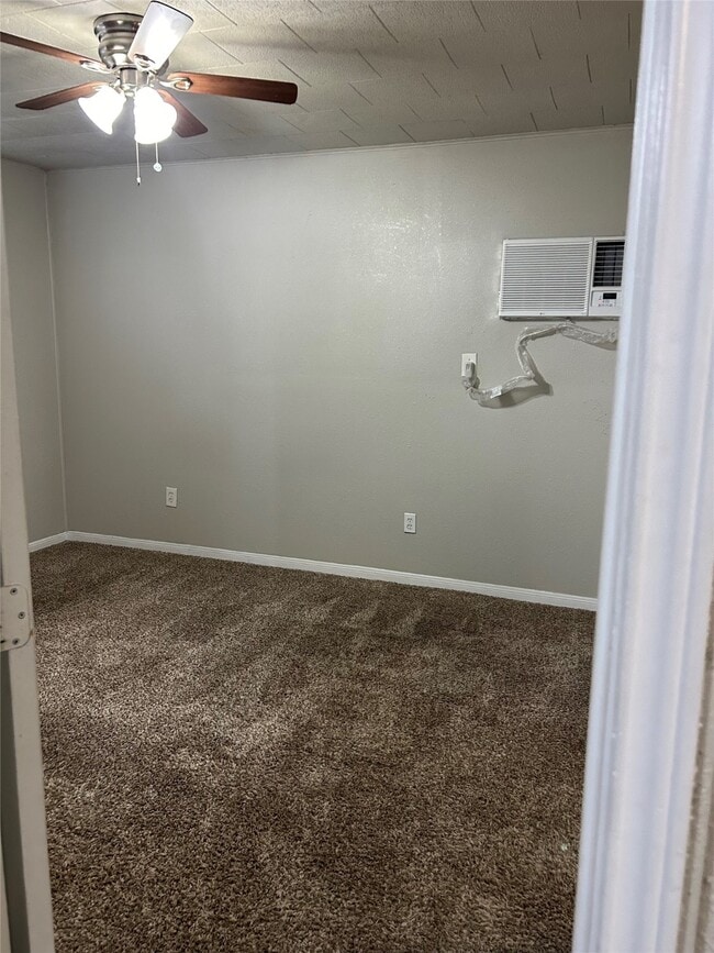 1020 N Main St in Baytown, TX - Building Photo - Building Photo