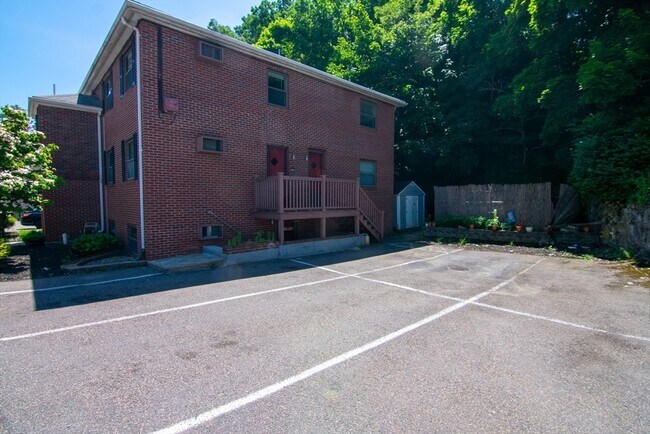 52 Lynde St, Unit #6 in Melrose, MA - Foto de edificio - Building Photo