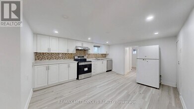 14 Furlong Ct in Toronto, ON - Building Photo - Building Photo