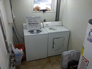 3518 Cribbon Ave., Unit Apt 2 in Cheyenne, WY - Foto de edificio - Building Photo