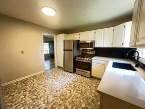 3323 S 126th St in Omaha, NE - Building Photo - Building Photo