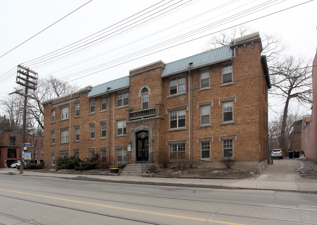 Georgian Arms in Toronto, ON - Building Photo