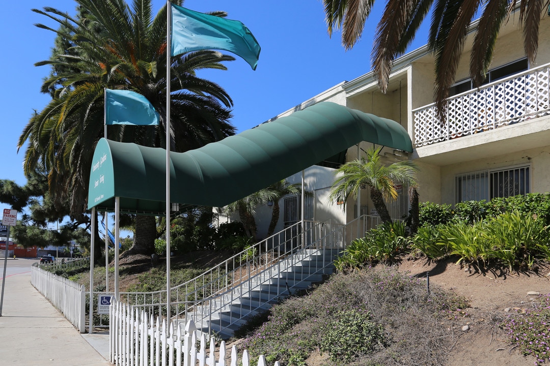 University Gardens in San Diego, CA - Foto de edificio