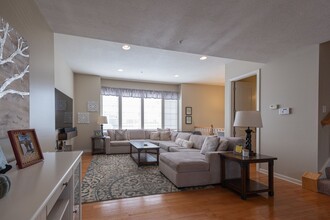 237 Riverfront St in Oakmont, PA - Building Photo - Building Photo