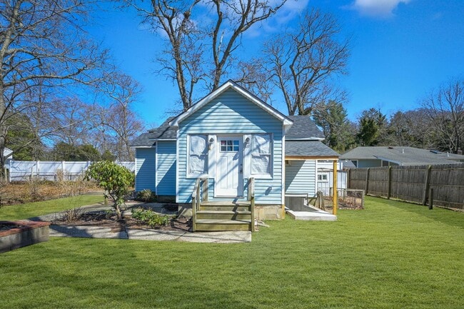 427 Browns Rd in Nesconset, NY - Foto de edificio - Building Photo